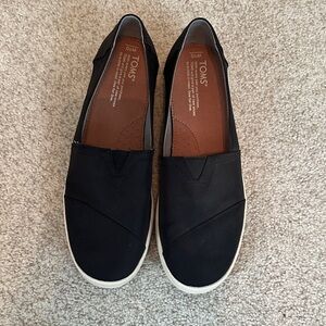 TOMS Women's Black Canvas Loafers